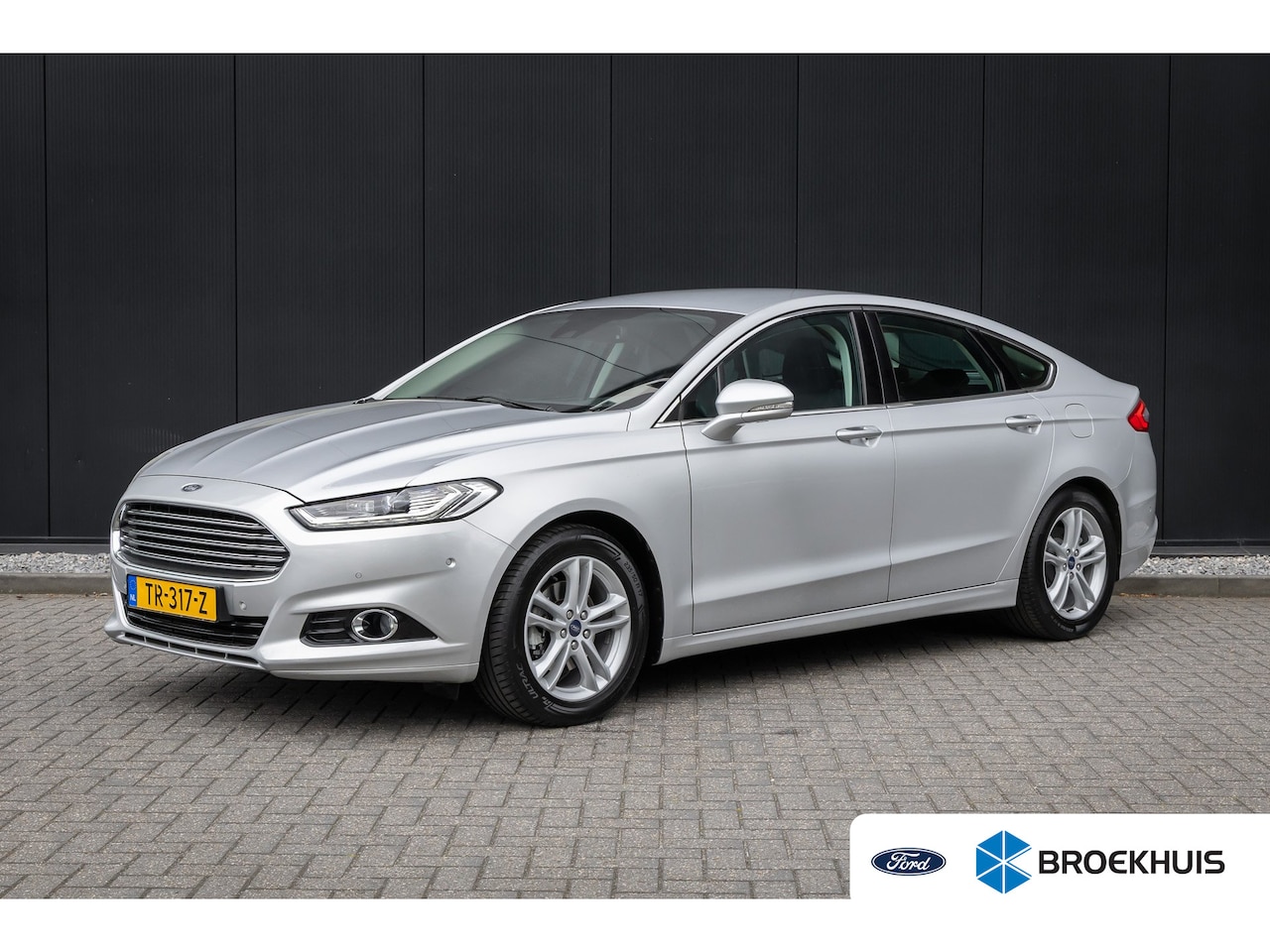 Ford Mondeo - 1.5 165pk Titanium 5-deurs | 1 eigenaar | 100% dealer o.h. | NAP | 17 inch | Stoelverwarmi - AutoWereld.nl
