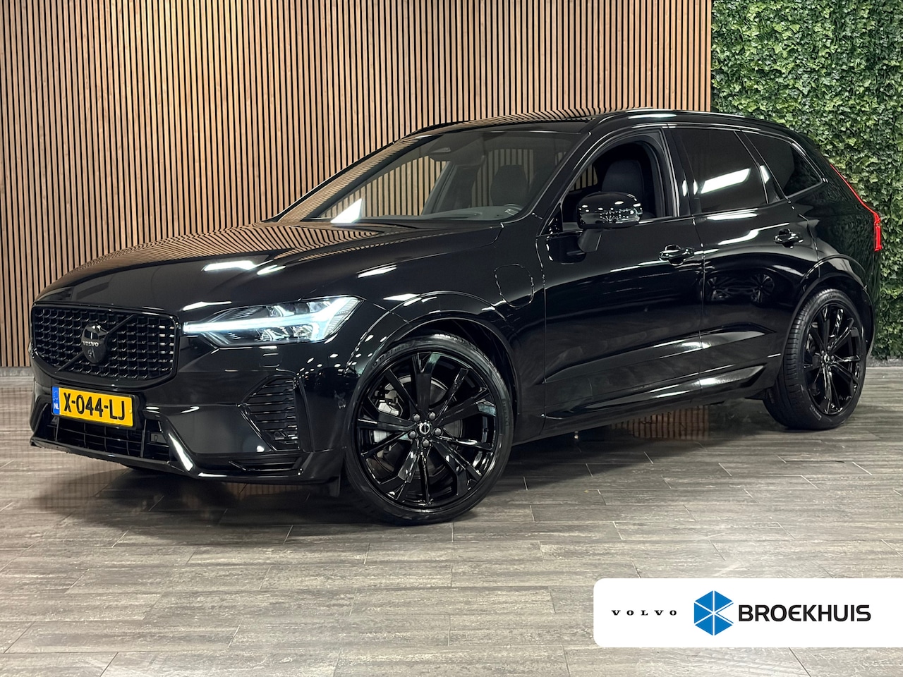 Volvo XC60 - T8 AWD Recharge Ultra Black Edition | Luchtvering | Trekhaak | 360° Camera | 455pk | Head- - AutoWereld.nl