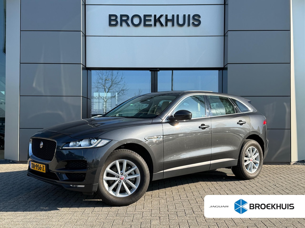 Jaguar F-Pace - 2.0t AWD Portfolio | Volledig dealeronderhouden | Verwarmbaar stuur | Pano | Leder | Alcan - AutoWereld.nl