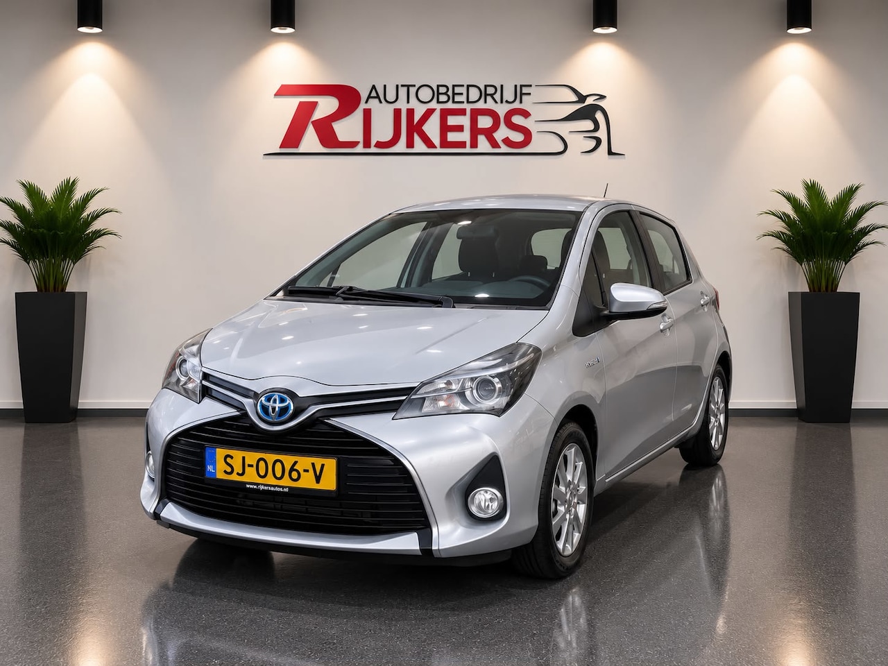 Toyota Yaris - 1.5 Hybrid Trend Automaat Bluetooth,Cruise Control,Climate Control,Camera achter,navigatie - AutoWereld.nl