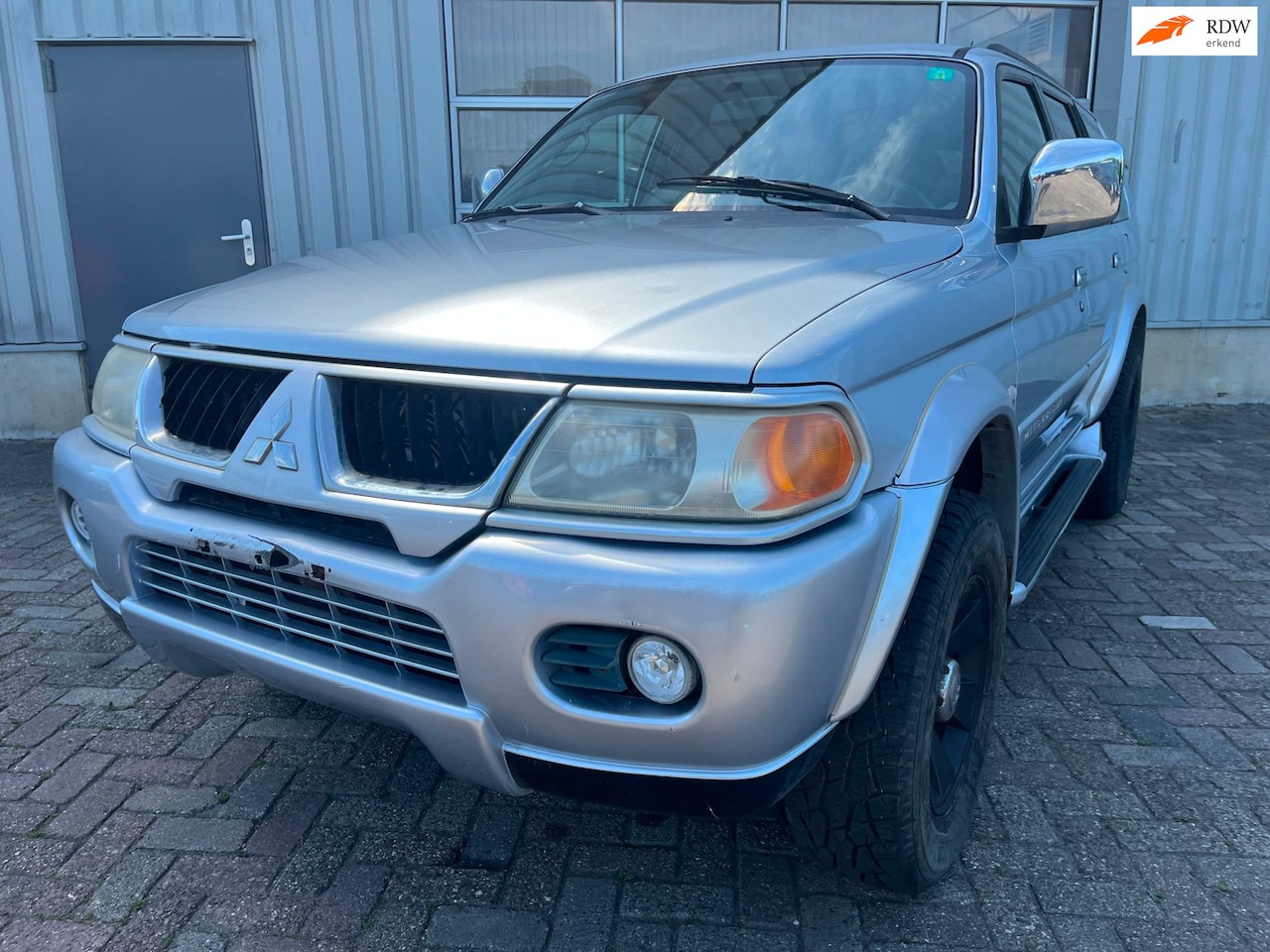 Mitsubishi Pajero Sport - 3.0 V6 Intense - Motor rookt - Schade - AutoWereld.nl
