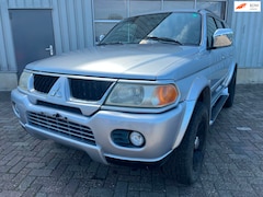 Mitsubishi Pajero Sport - 3.0 V6 Intense - Motor rookt - Schade