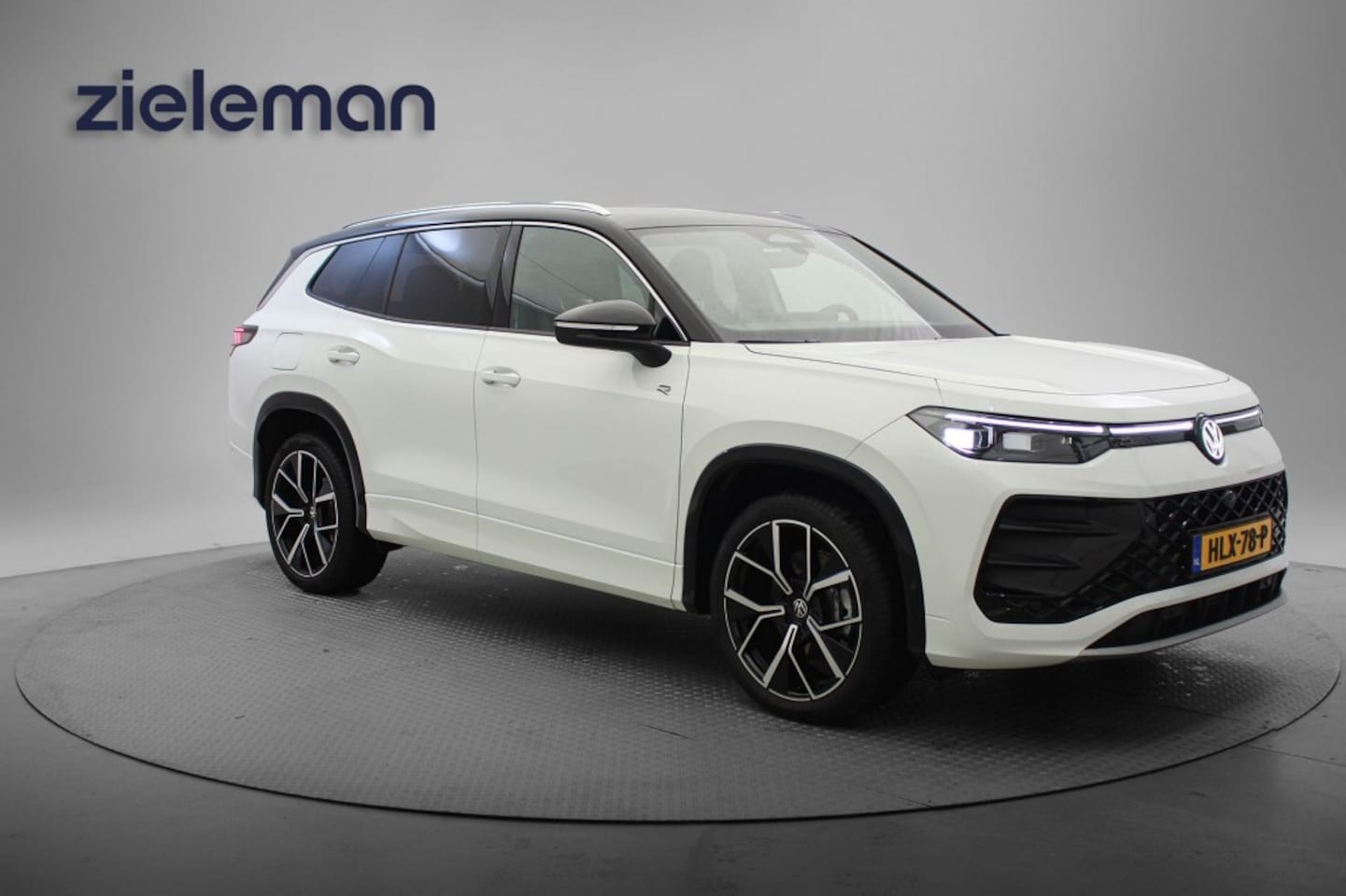 Volkswagen Tayron - 1.5 eTSI R-Line Edition 7 Persoons Automaat - Carplay, Camera, Stoelverw. - AutoWereld.nl