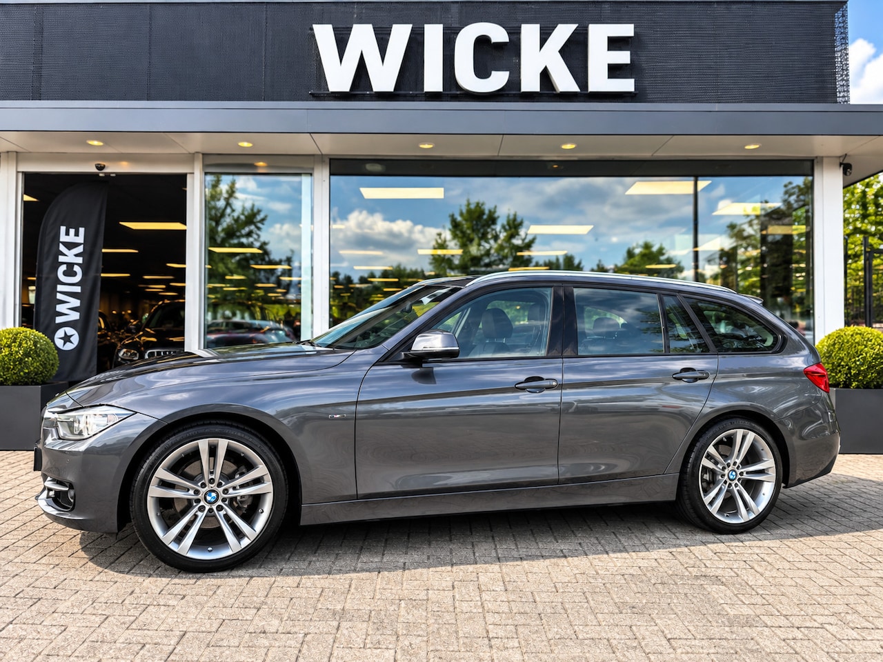 BMW 3-serie Touring - 320i High Executive Aut HUD Leder Led PDC - AutoWereld.nl