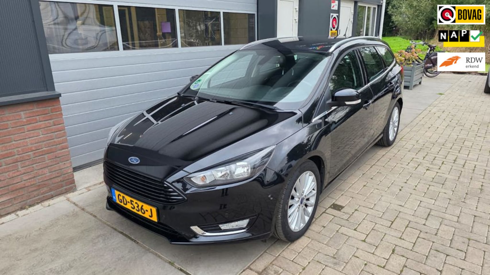 Ford Focus Wagon - 1.5 Titanium Edition Stoelverw.| NAVI | PDC | Trekhaak - AutoWereld.nl