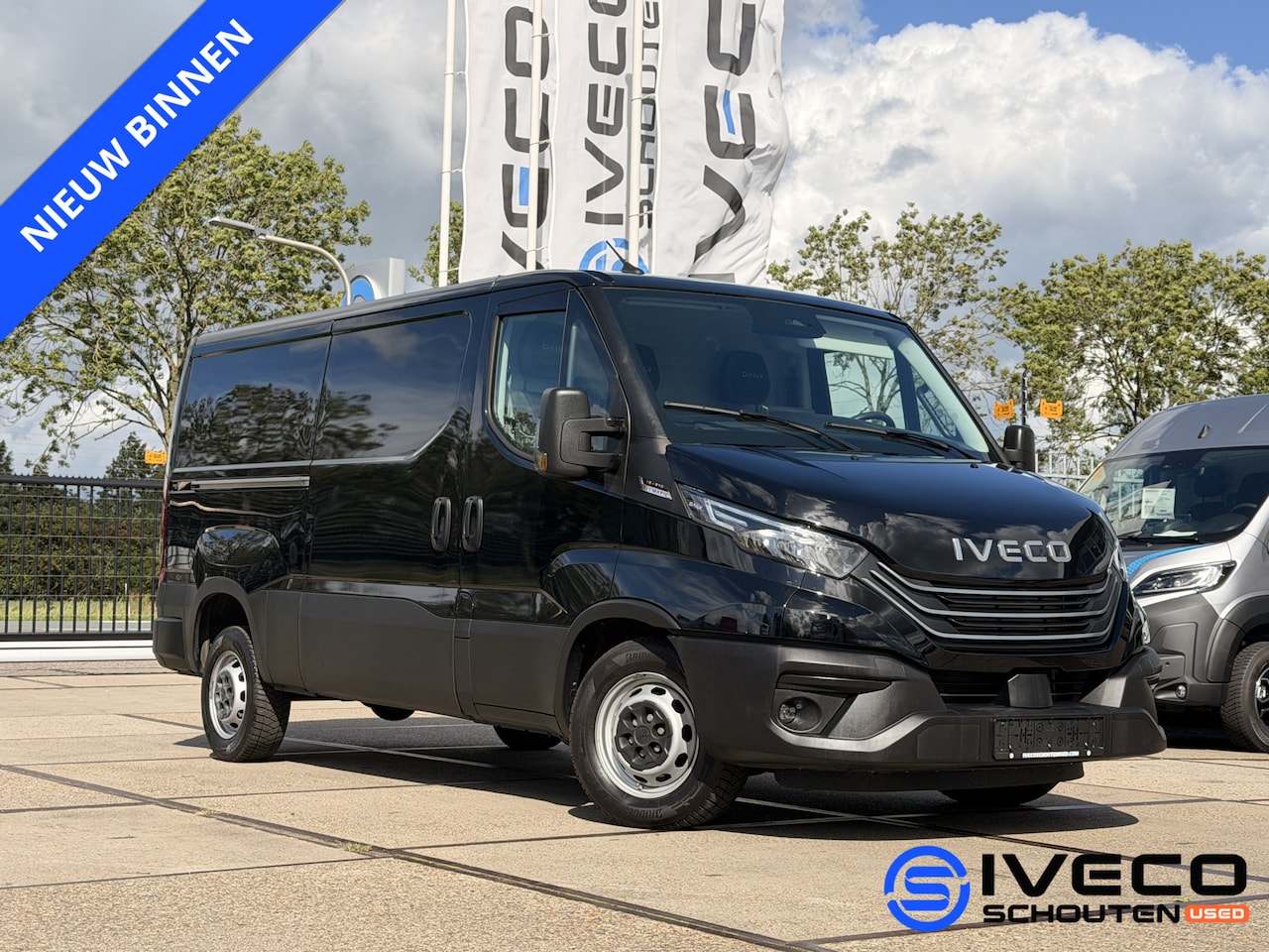 Iveco Daily - 35S21V A8 3.0L 210pk | L2H2 W3520 | Automaat | Adaptive Cruise Control | Camera | Apple C - AutoWereld.nl