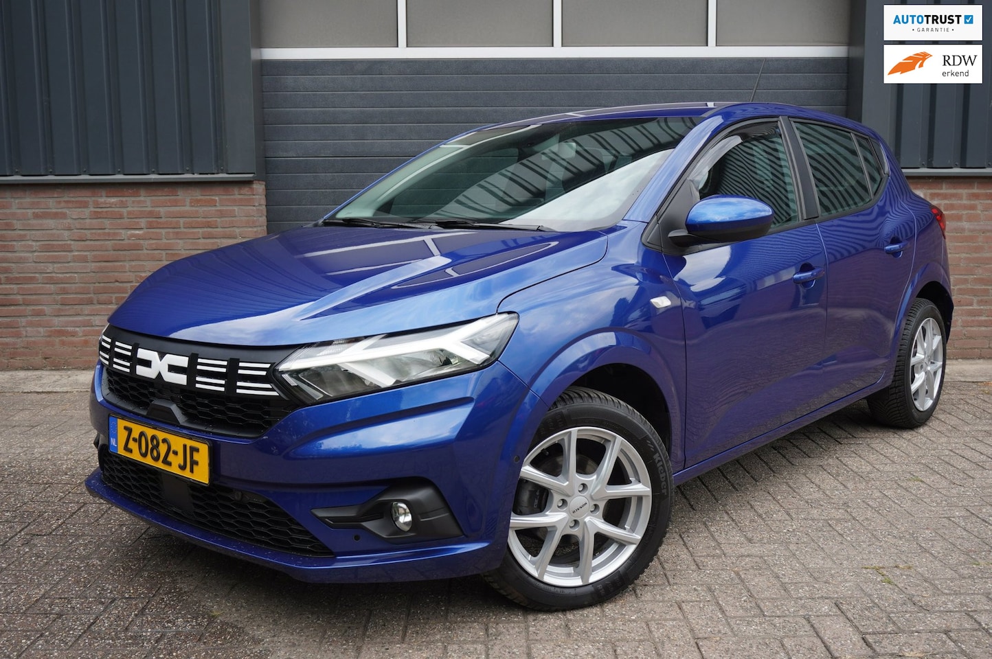 Dacia Sandero - 1.0 TCe 90PK Essential 12mnd garantie / Navigatie / Carplay / Android auto / Trekhaak / Ca - AutoWereld.nl