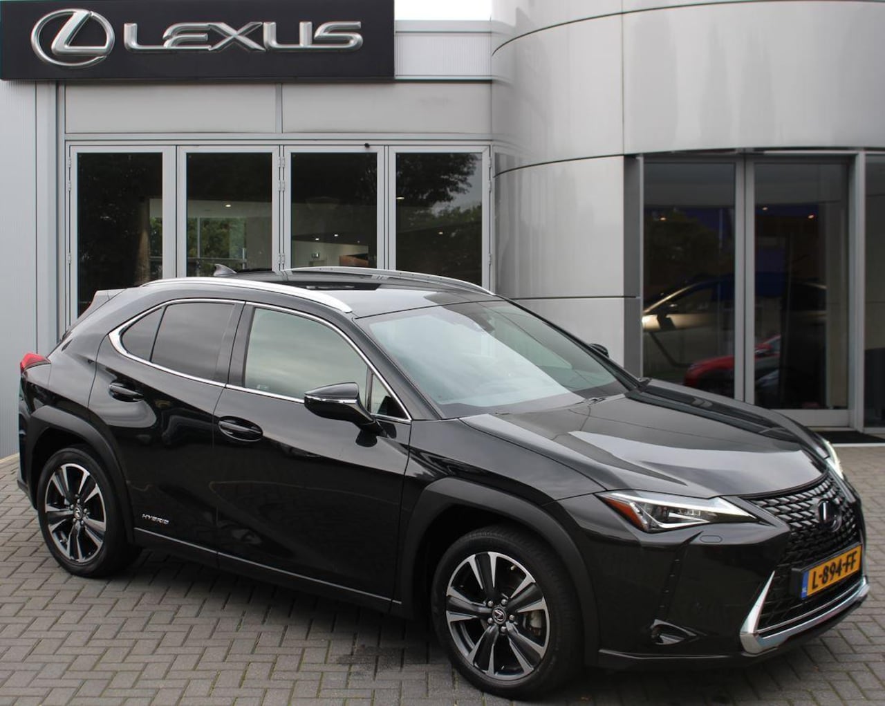 Lexus UX - 250h Preference Line NL-AUTO NAVI BLIND SPOT PARKEERSENSOREN SMART-ENTRY APPLE CARPLAY - AutoWereld.nl