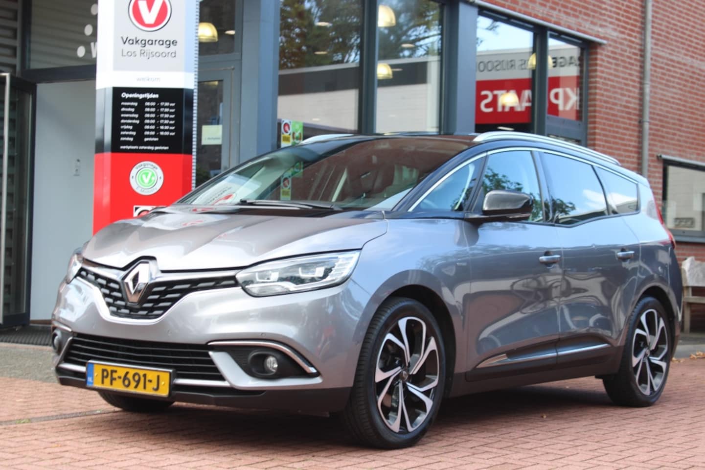 Renault Mégane Scénic - Grand 1.2 TCE 7p *Bose* | Trekhaak | Panoramadak | Cruise & Climate Control | PDC | Leder - AutoWereld.nl