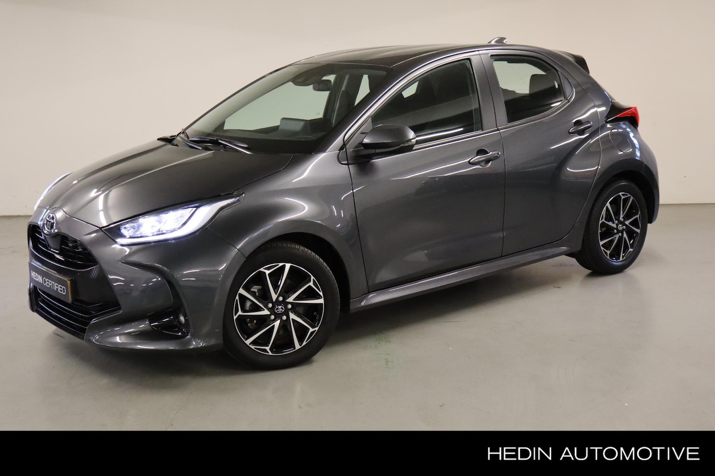 Toyota Yaris - 1.5 Hybrid Dynamic | Automaat | Multimedia | DAB | Camera | Lichtmetalen Velgen | Cruise C - AutoWereld.nl