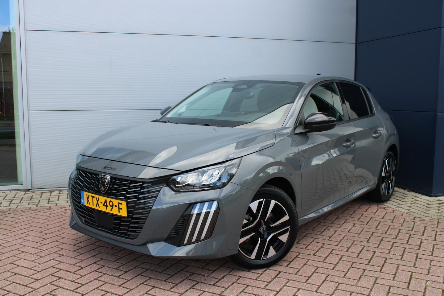 Peugeot 208 - 1.2 Hybrid 110 e-DCS6 Allure Automaat Airco Carplay Rondom sensoren Nieuwstaat - AutoWereld.nl
