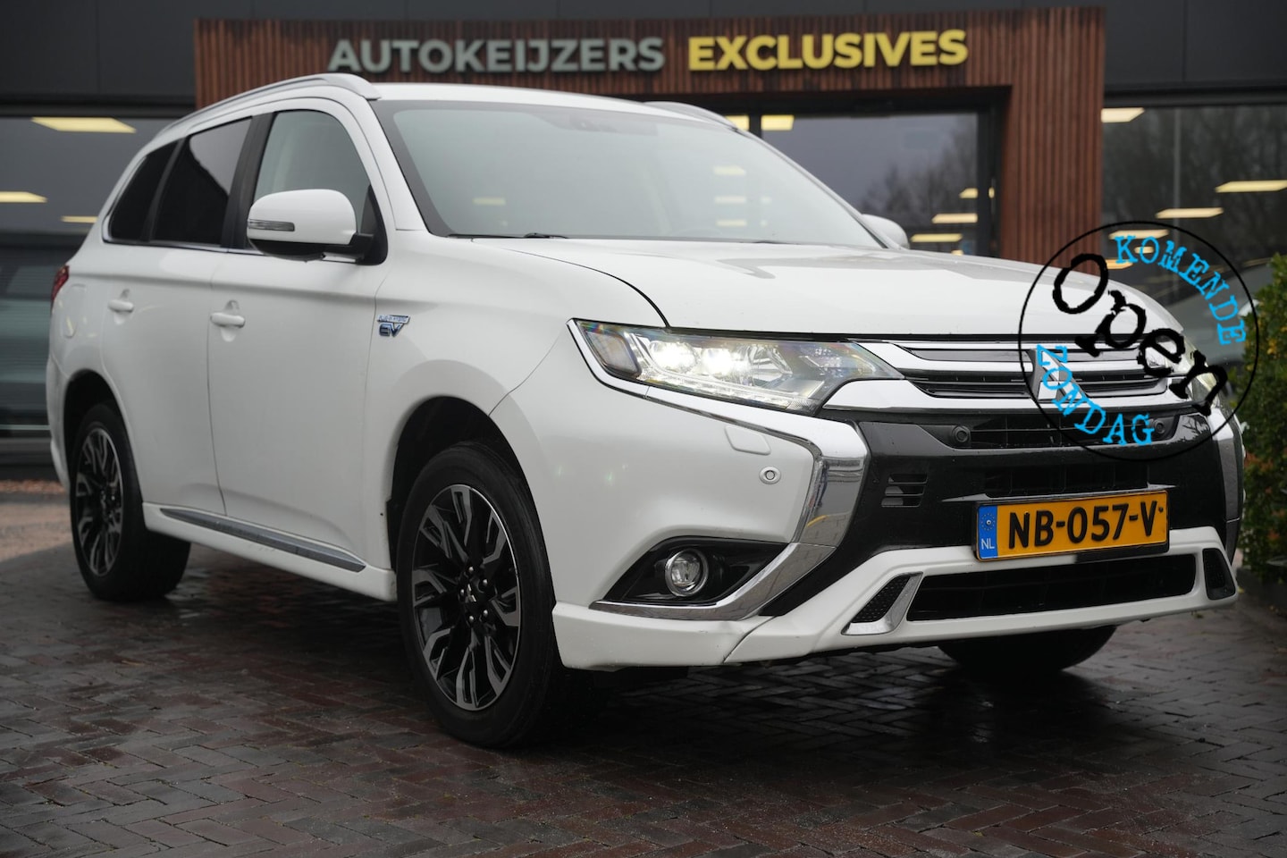 Mitsubishi Outlander - 2.0 PHEV Premium Leer camera stoelverwarming - AutoWereld.nl