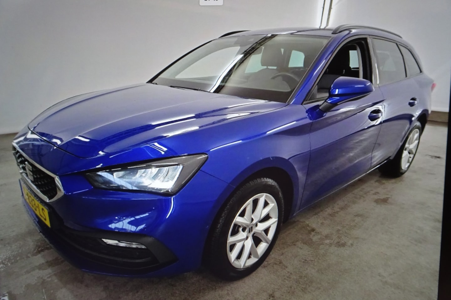 SEAT Leon Sportstourer - 1.5 TSI Style Business Intense STATIONCAR * AIRCO * LMV * NAVI * CAMERA * TREKHAAK * - AutoWereld.nl