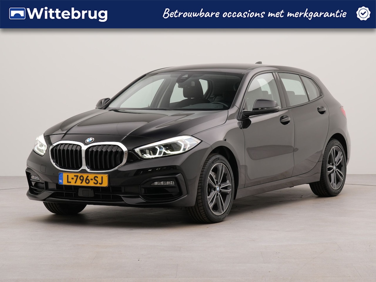 BMW 1-serie - 116i Executive Edition automaat | Apple Carplay | Navigatie | Sportstuur | Acheruitrij cam - AutoWereld.nl