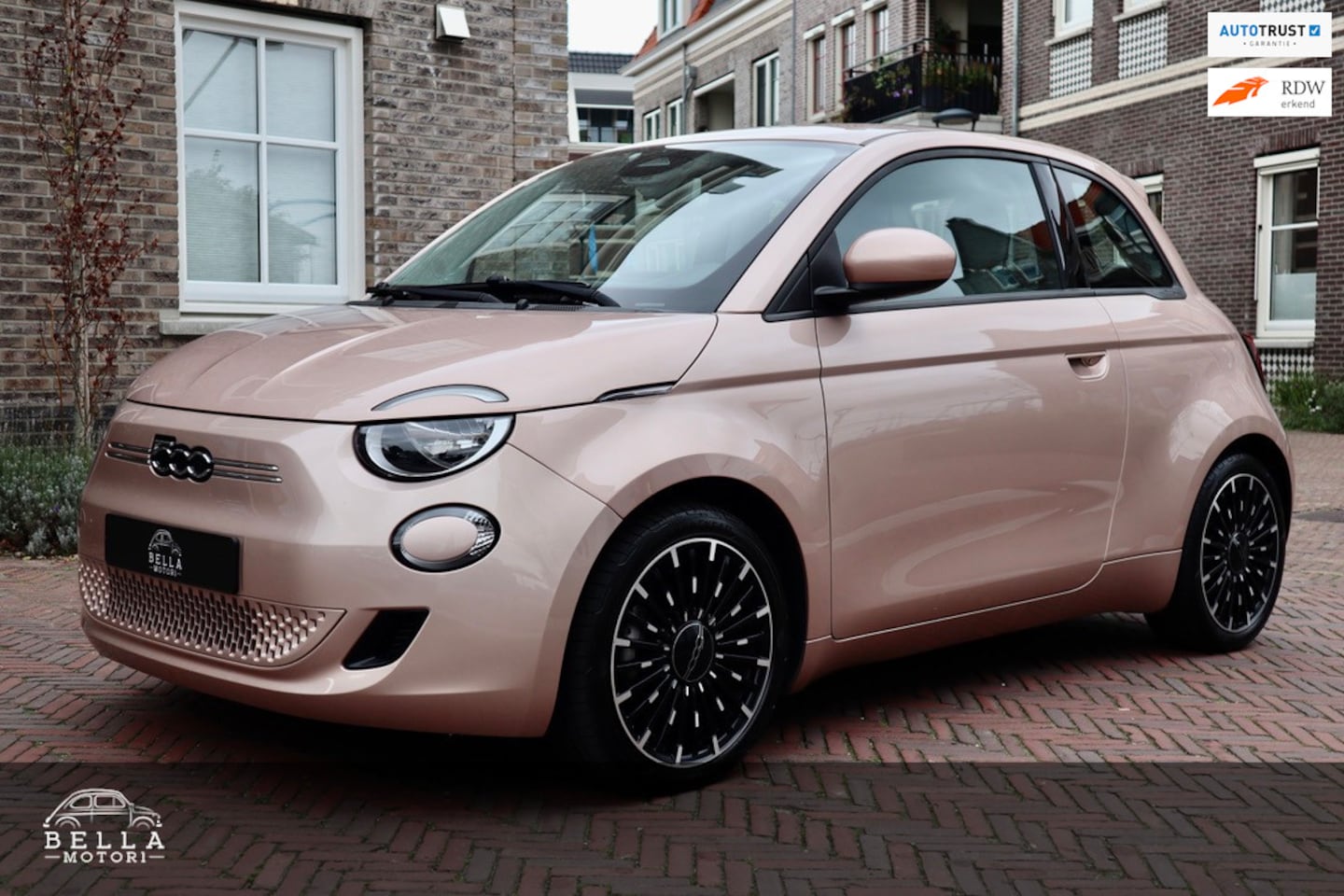 Fiat 500e - 3+1 Icon 42 kWh | RIJKLAARPRIJS | SOH 93% | Apple CarPlay | Navigatie - AutoWereld.nl