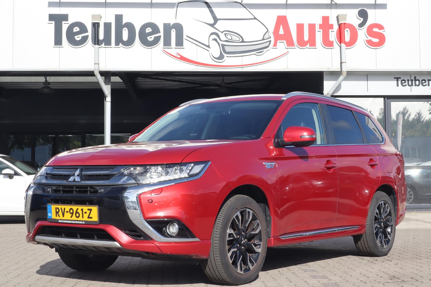 Mitsubishi Outlander - 2.0 PHEV Premium | Achteruitrijcamera | Stoelverwarming | Lichtmetalen wielen | Cruise Con - AutoWereld.nl