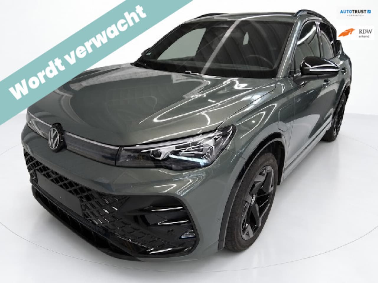 Volkswagen Tiguan - 1.5 eHybrid R-Line Edition|Plugin|Automaat|Pano|Ledmatrix|Navi|19inchLeder|Head Up|Blackst - AutoWereld.nl