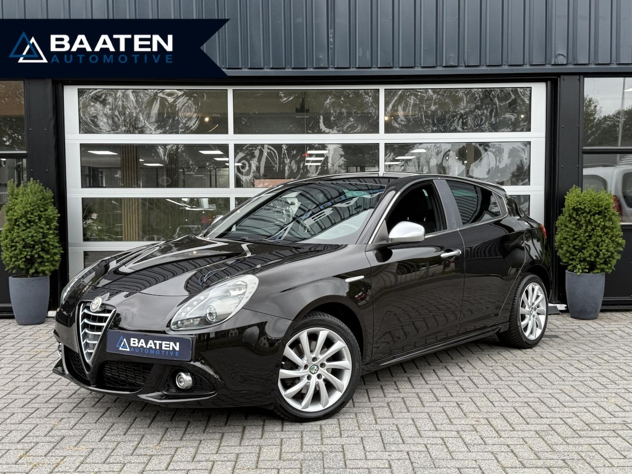 Alfa Romeo Giulietta - 1.4 T 170pk Automaat|Nero Etna| Trekhaak| - AutoWereld.nl