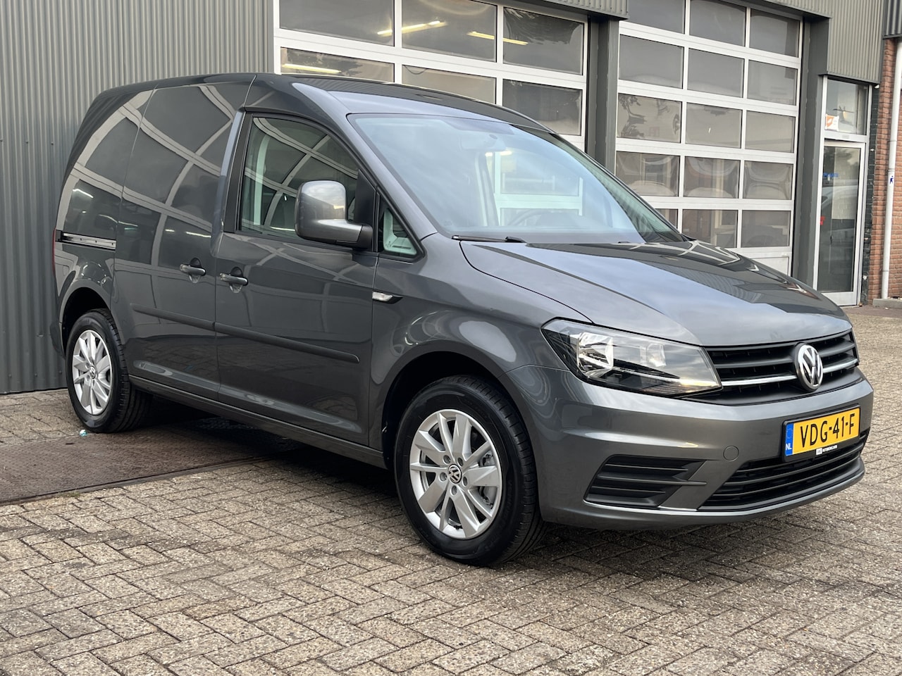 Volkswagen Caddy - 2.0 TDI L1H1 Airco Cruise controle Trekhaak 1500kg trekgewicht Parkeersensoren achter Tele - AutoWereld.nl