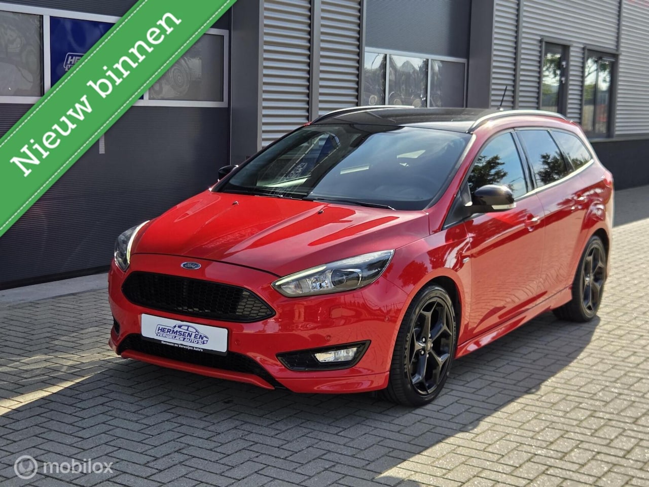 Ford Focus Wagon - 1.5 Red Edition ST-line - AutoWereld.nl