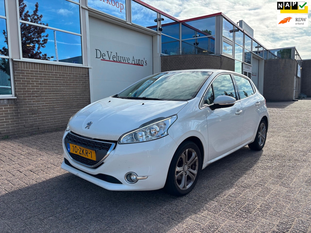 Peugeot 208 - 1.2 VTi Allure | Zo Mee! | APK 01-2027 - AutoWereld.nl