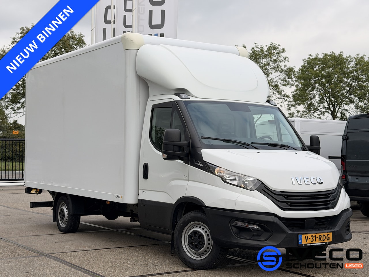 Iveco Daily - 35 S 16 35S16 A8 2.3L 160pk | W4100 | Automaat | Laadklep 500kg | Climate Control | Camera - AutoWereld.nl