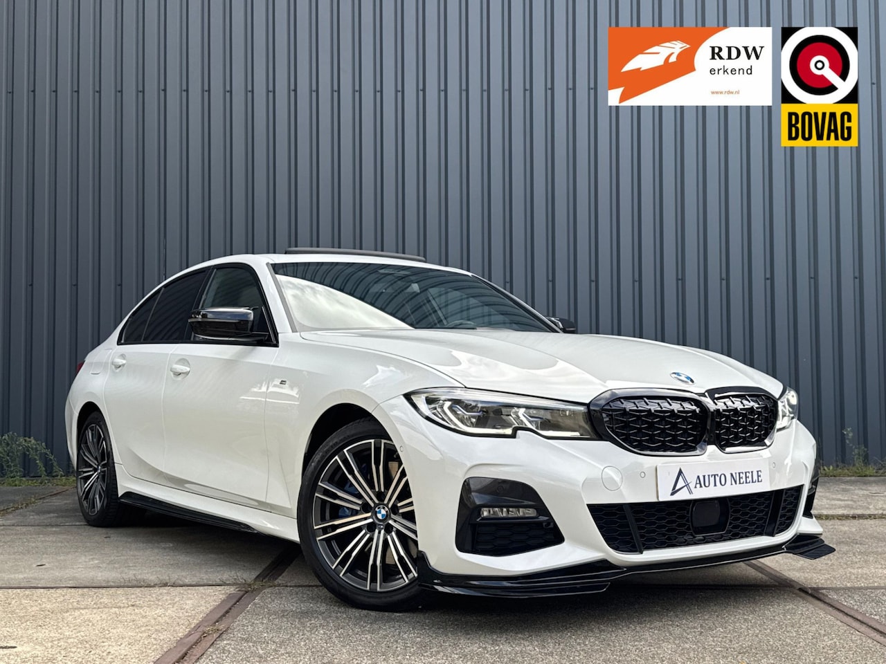 BMW 3-serie - 330e M Sport 292 pk Laser, PANO, Memory, Dodehoek - AutoWereld.nl
