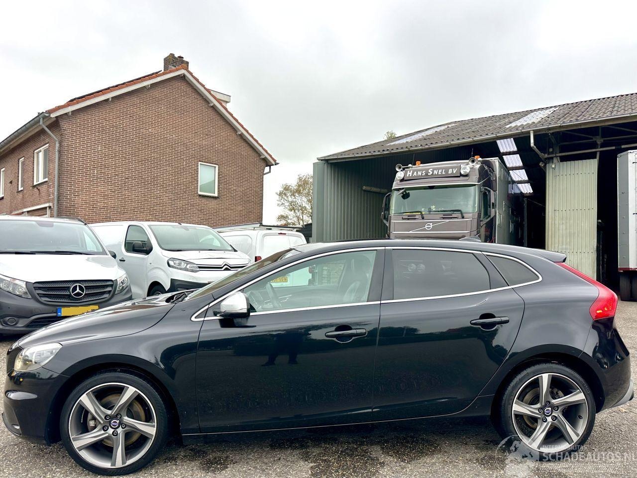 Volvo V40 - V-40 2.0 D4 R-Design - AutoWereld.nl