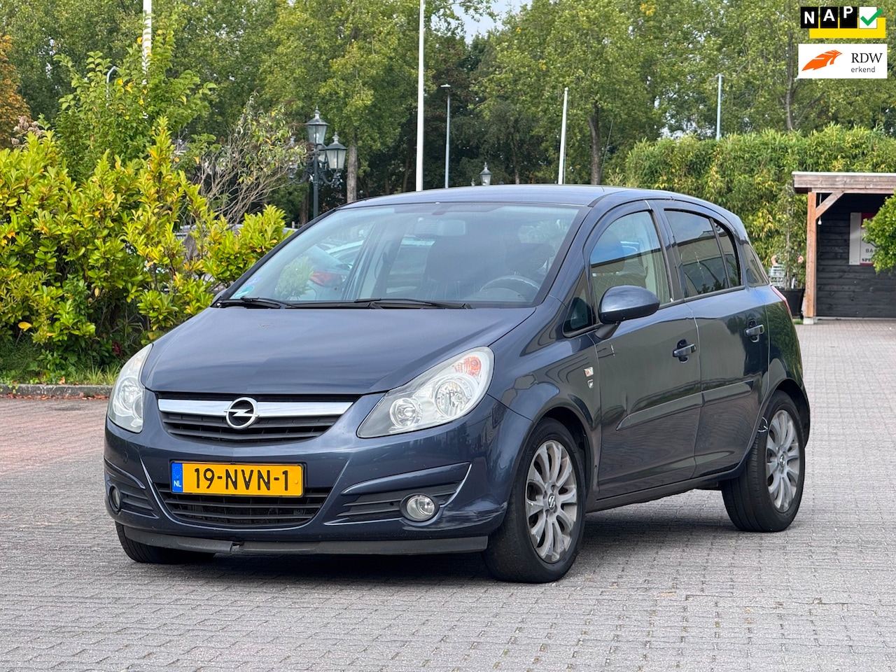 Opel Corsa - 1.4- Edition | Airco | Cruise control | Elektrische ramen en spiegels | Getint glas | LM v - AutoWereld.nl