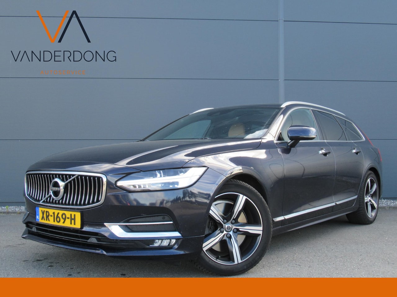 Volvo V90 - 2.0 T4 Inscription | Cruise control adaptief | Camera | Standkachel | Trekhaak | Apple Car - AutoWereld.nl