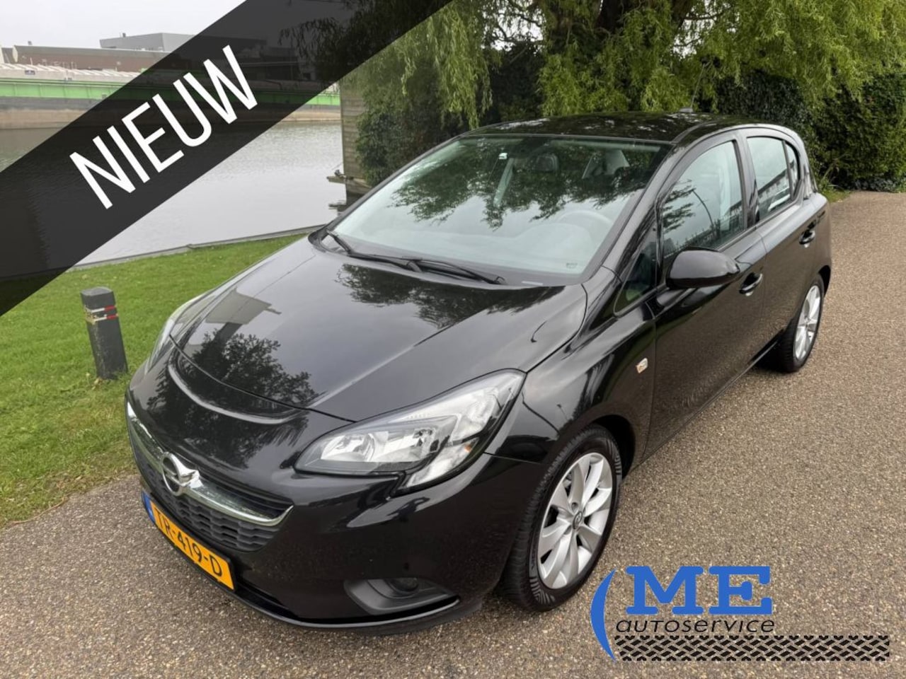 Opel Corsa - 1.4 Favourite|5 deurs|Airco|pdc - AutoWereld.nl