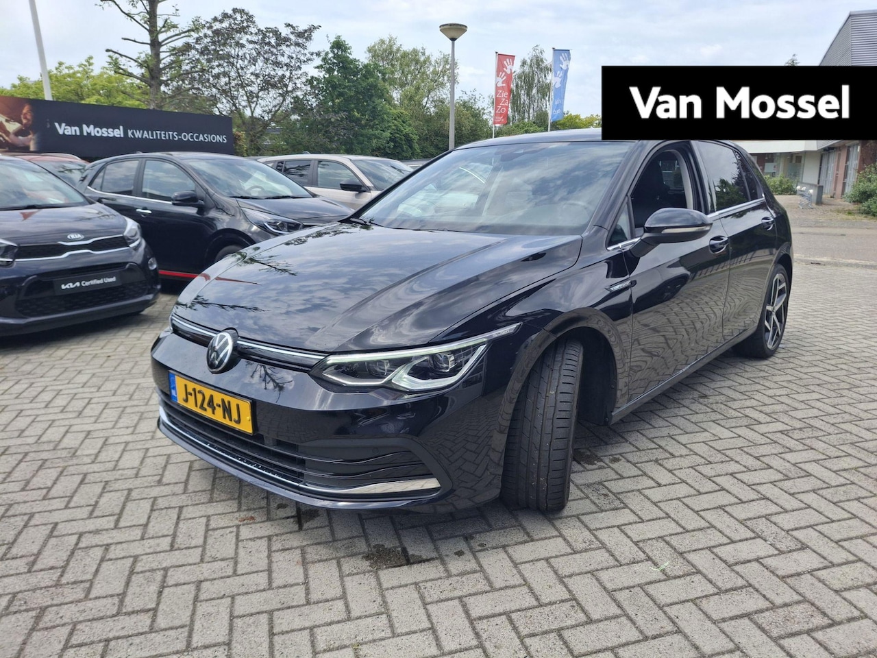 Volkswagen Golf - 1.5 eTSI Style AUTOMAAT | PANORAMADAK | LEDER | ELEKTRISCHE STOEL | MEMORY | NAVIGATIE | P - AutoWereld.nl