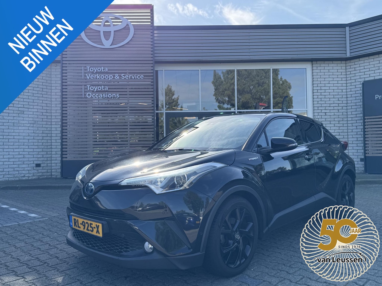 Toyota C-HR - 1.8 Hybrid BLACK EDITION LEDER JBL-AUDIO BLIND SPOT STOELVERW NAVI CAMERA PARK-SENSOREN BL - AutoWereld.nl