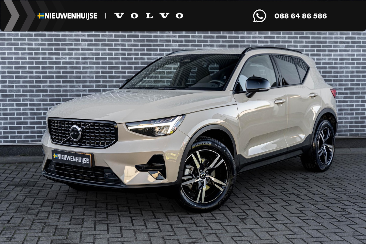 Volvo XC40 - 2.0 B4 Plus Dark | Trekhaak | Harman Kardon Audio | Achteruitrijcamera | Parkeersensoren | - AutoWereld.nl