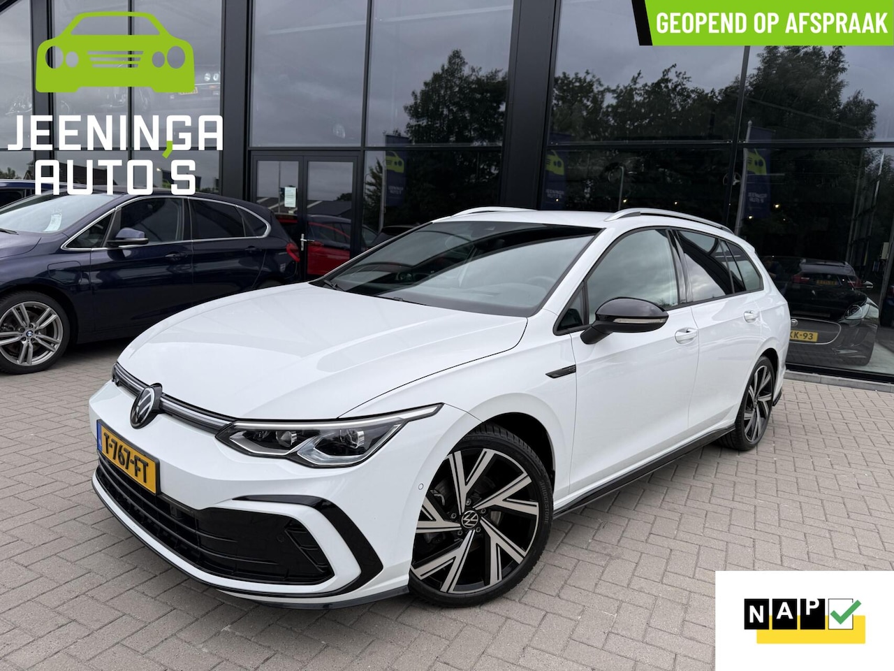Volkswagen Golf Variant - 1.5 eTSI R-Line Business 150PK|ACC|Camera|AppleCarPlay|Stuurverwarming|ElekTrekhaak - AutoWereld.nl