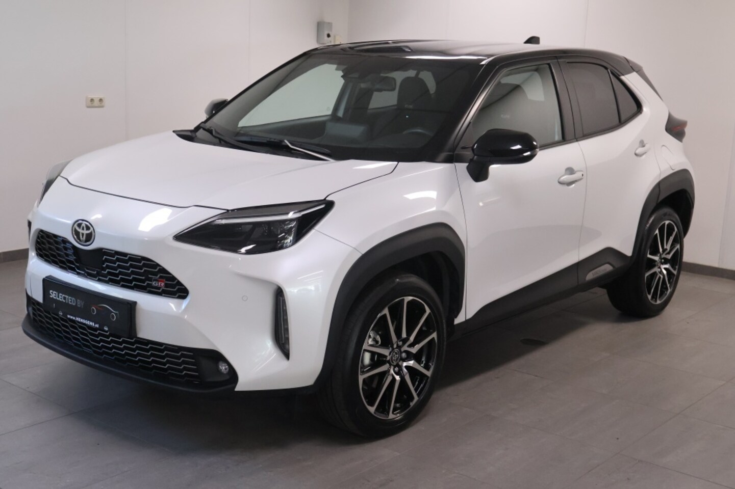 Toyota Yaris Cross - 1.5 Hybrid GR Sport | Two-Tone | HUD - AutoWereld.nl