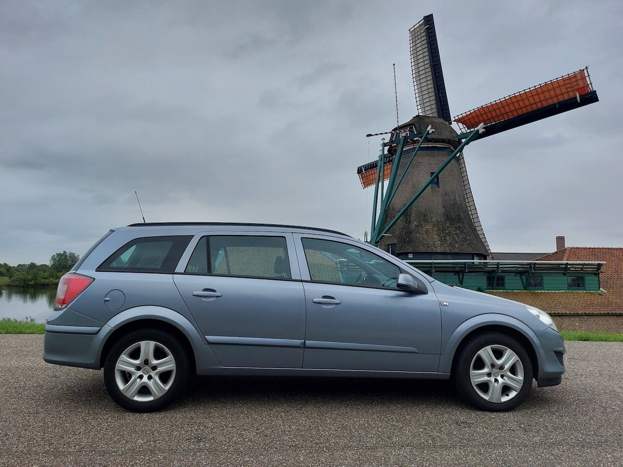Opel Astra Wagon - 1.6 Essentia. AIRCO, CRUISE CONTROLE, TREKAHAAK, DAKDRAGERS! - AutoWereld.nl
