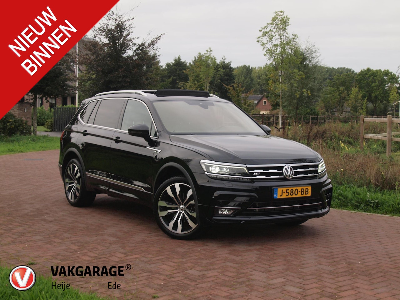 Volkswagen Tiguan Allspace - 1.5 TSI Highline Business R 7p. | Panoramadak | Trekhaak | Camera | Sfeerverlichting | App - AutoWereld.nl