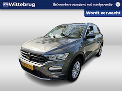 Volkswagen T-Roc - 1.0 TSI Style / TREKHAAK/ ADAPTIVE CRUISE/ PARKEER SENSOREN V+A/ NAVI/ CLIMA/ 16'' LMV