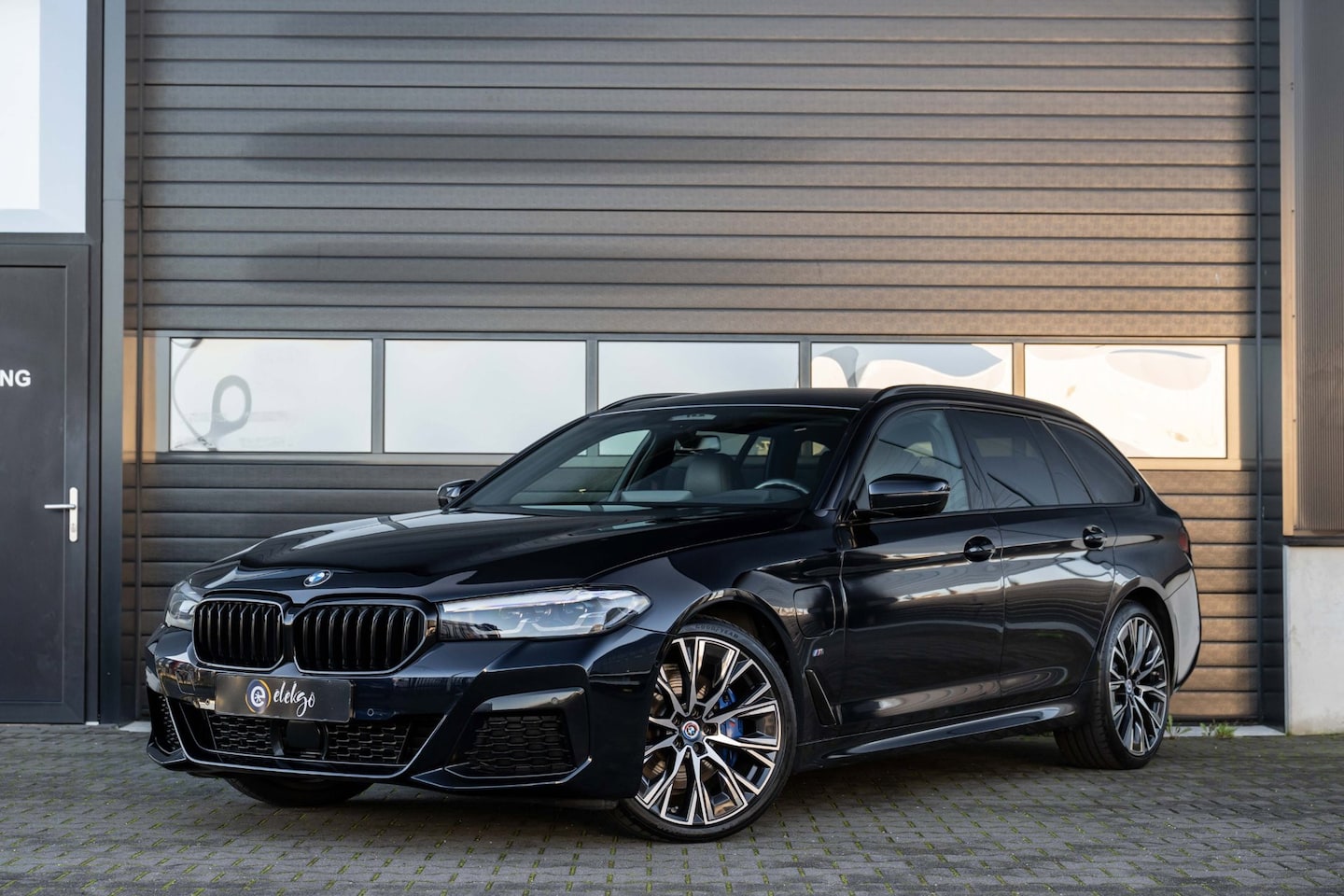 BMW 5-serie Touring - 530e High Executive M-sport Individual20"|H&K|ACC Stop & Go|Trekhaak - AutoWereld.nl