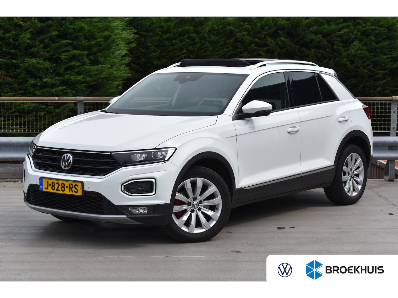 Volkswagen T-Roc - 1.5 TSI 150PK Sport Business R DSG | PANORAMADAK | CAMERA | STOELVERW. | NAVIGATIE | ADAPT - AutoWereld.nl