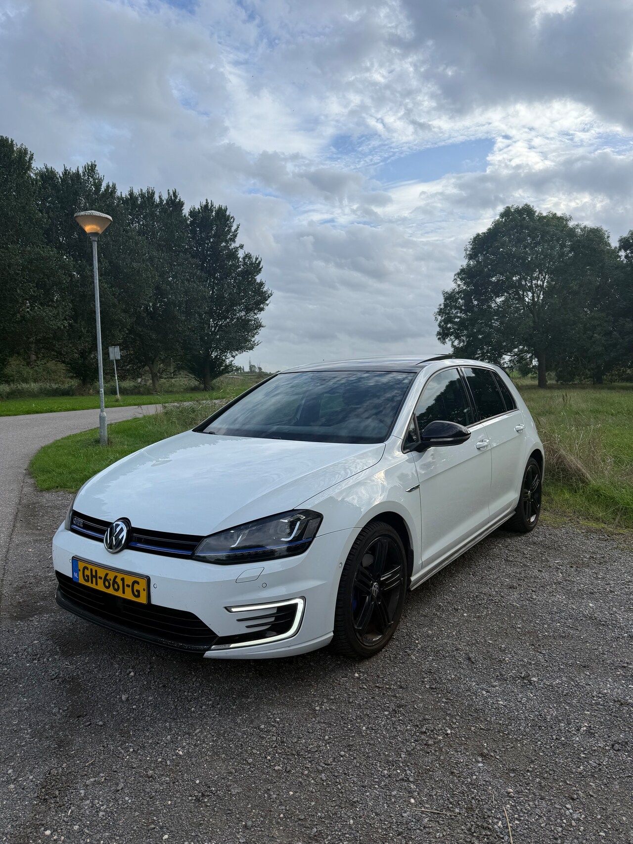 Volkswagen Golf - 1.4 TSI GTE Panoramadak, keyless, park assistent, stoelverwarming - AutoWereld.nl