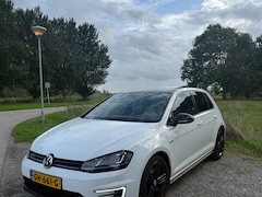 Volkswagen Golf - 1.4 TSI GTE Panoramadak, keyless, park assistent, stoelverwarming