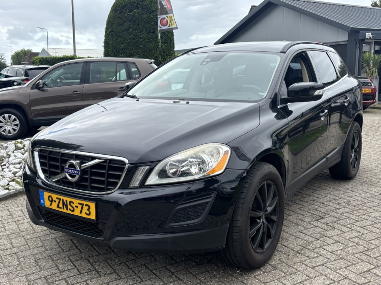 Volvo XC60 - 2.0 D3 Automaat Summum 2011 Zwart Trekhaak - AutoWereld.nl