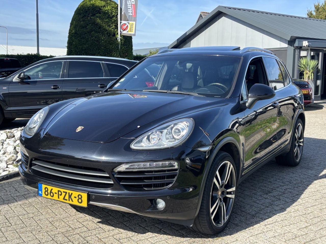 Porsche Cayenne - 3.0D 2011 Zwart NL Auto Schuifdak Trekhaak - AutoWereld.nl