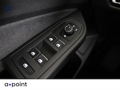 Volkswagen Golf - 1.0 eTSI Life 110 PK | Automaat (DSG) | Camera | Parkeersensoren | Stoelverwarming