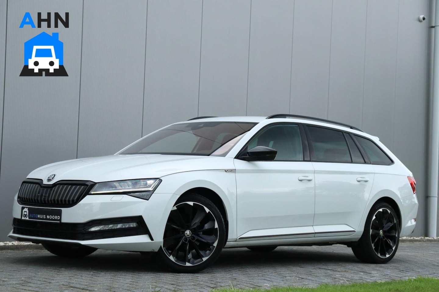 Skoda Superb Combi - iV / 218 PK / DSG / Vol Opties! / Sportline / Black Edition / Virtual Cockpit / Camera / A - AutoWereld.nl