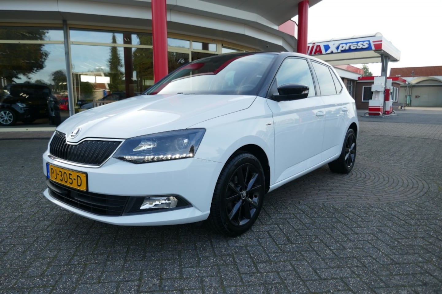 Skoda Fabia - 1.2 TSI DRIVE  AIRCO/NAVIGATIE/PDC/TREKHAAK/CRUISE - AutoWereld.nl