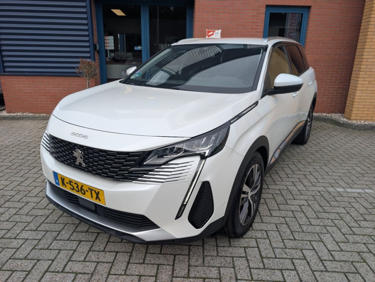 Peugeot 5008 - 1.2 PT BL. ALLURE, 7persoons, PDC V+A, Trekhaak, Cruise, Laneassist - AutoWereld.nl