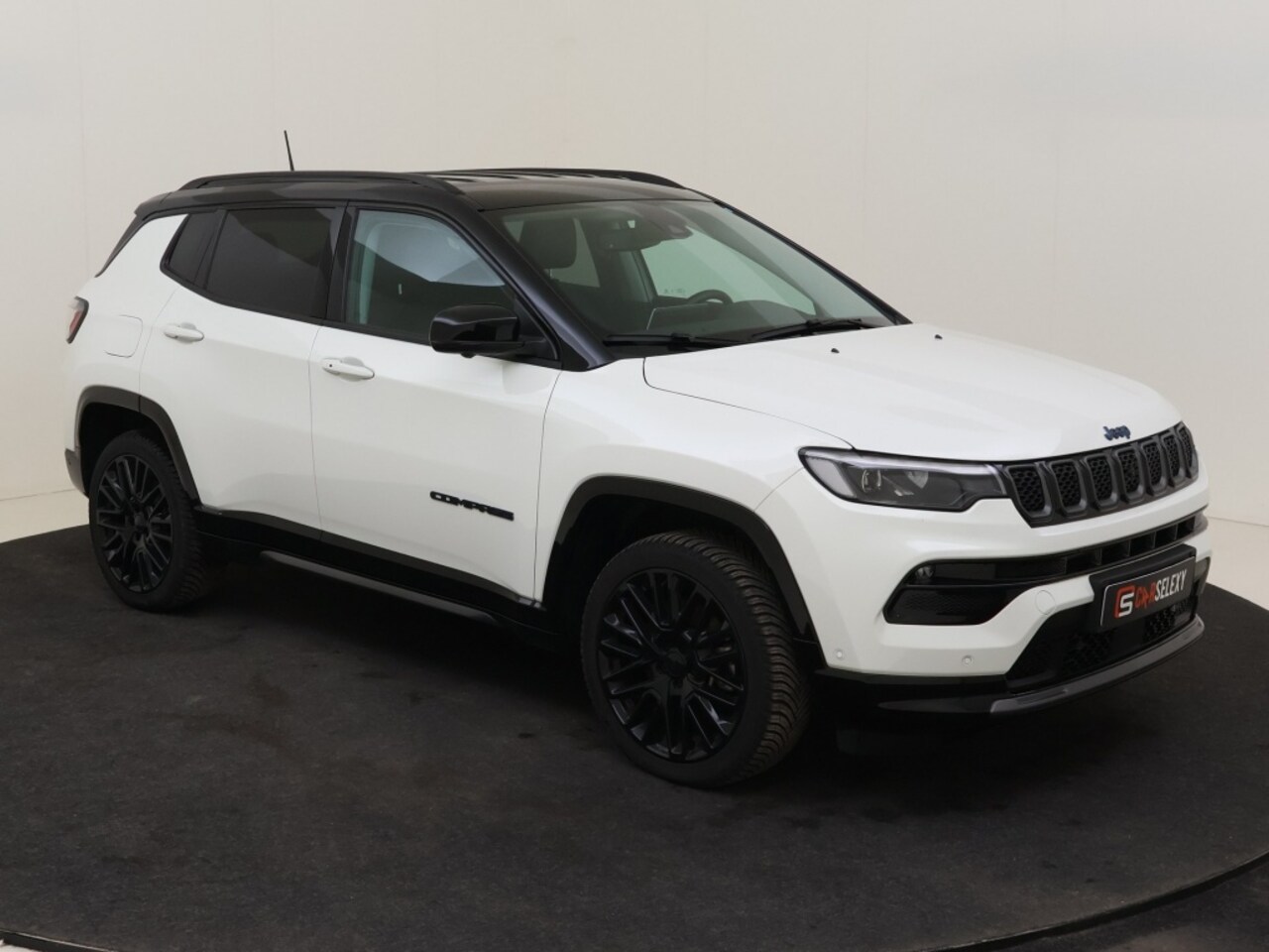 Jeep Compass - 4xe 240 Plug In Hybride S Leder Stoelkoeling 360 Camera All Seas - AutoWereld.nl